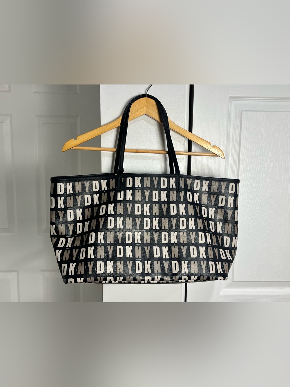 DKNY Tote Bag With Yellow Taxi Interior & Bonus Bag New York City Travel Career